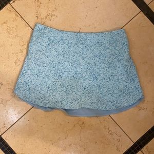 Outdoor voices work out skirt in size medium in great condition.
